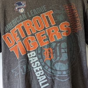 Men's Majestic MLB Detroit Tiger T-shirt Size Large Grey